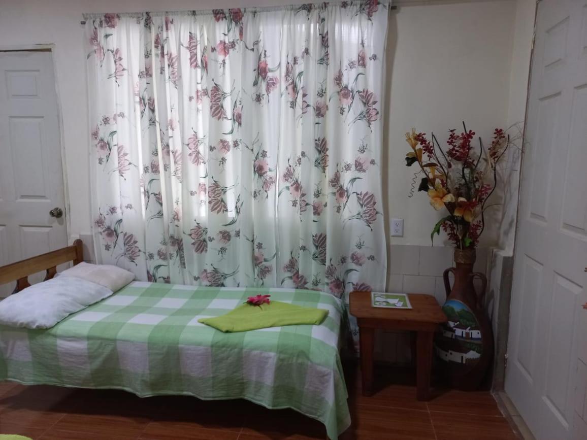 Hotel Margarita Sierpe Luaran gambar